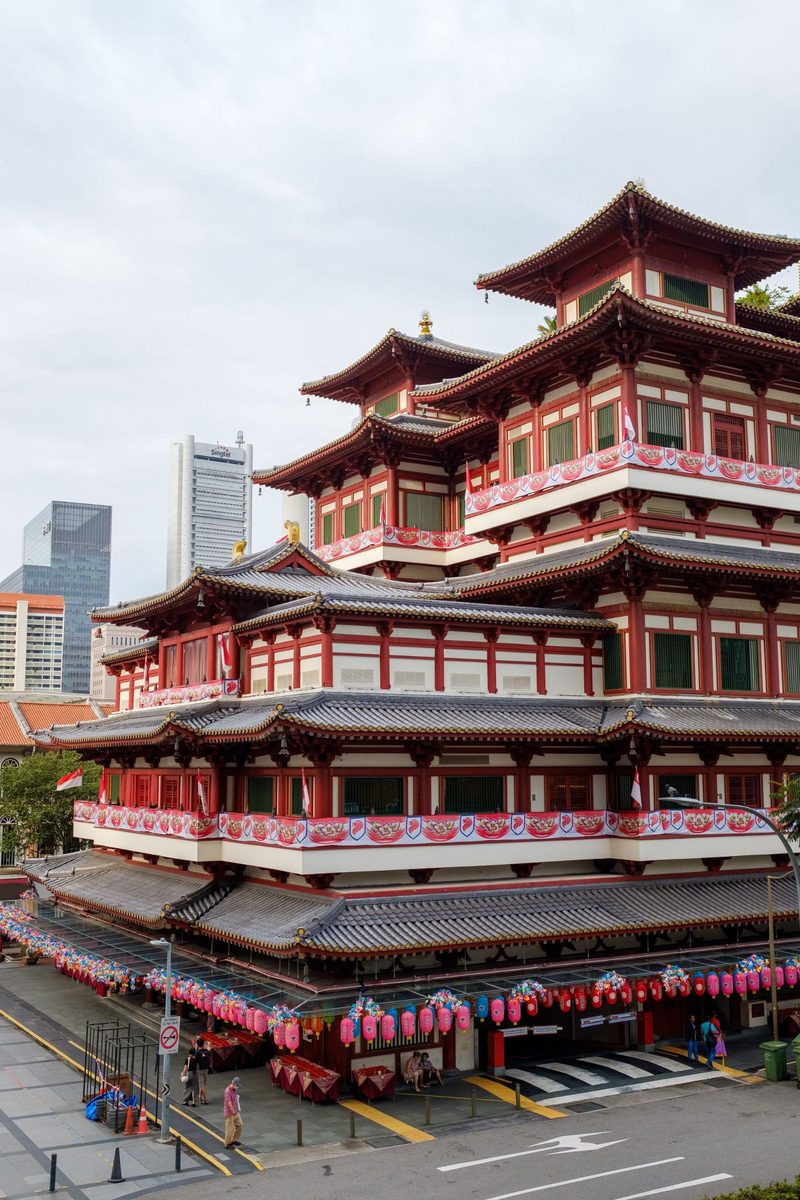 Majestic view of the Buddha Tooth Relic Temple in the heart of Singapore.